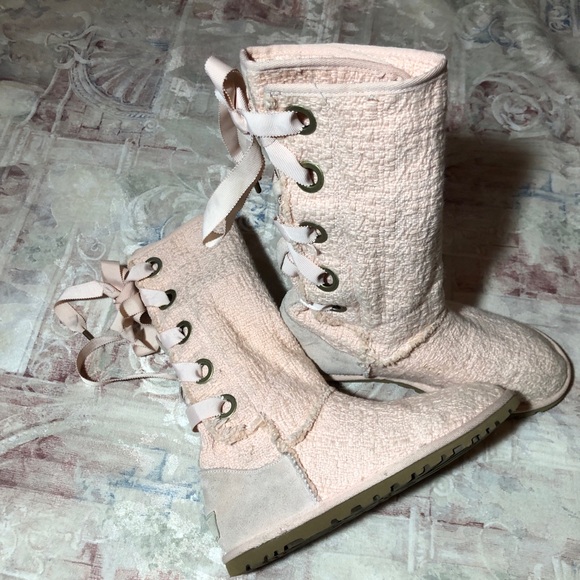 Ugg Heirloom Lace Up Pink Boots - Picture 7 of 9